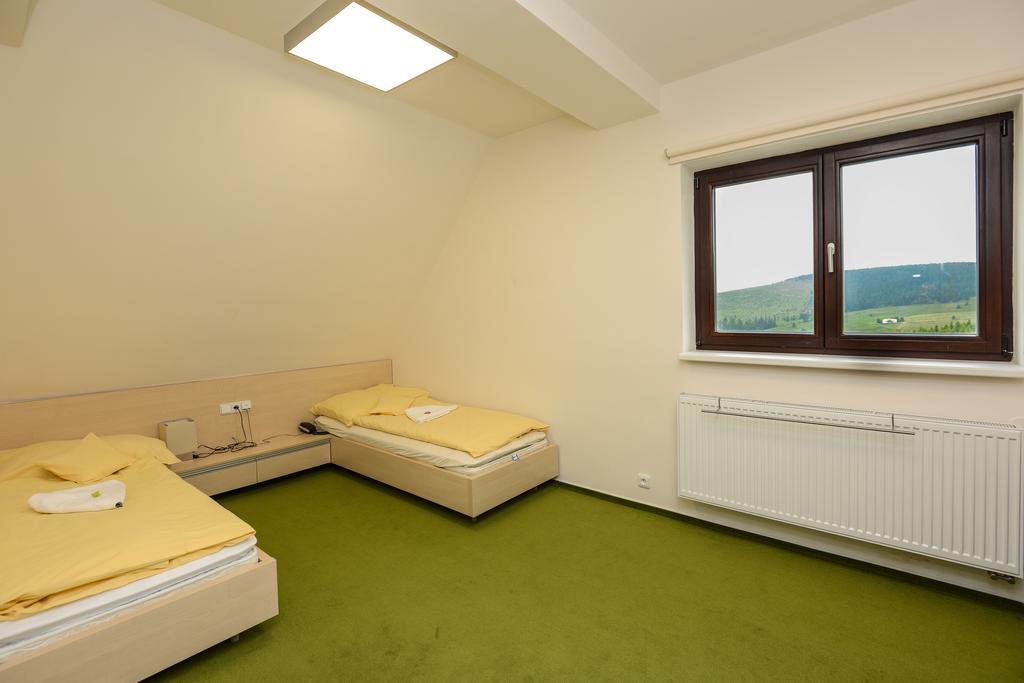 Horsky Hotel Friesovy Boudy Strážné Chambre photo