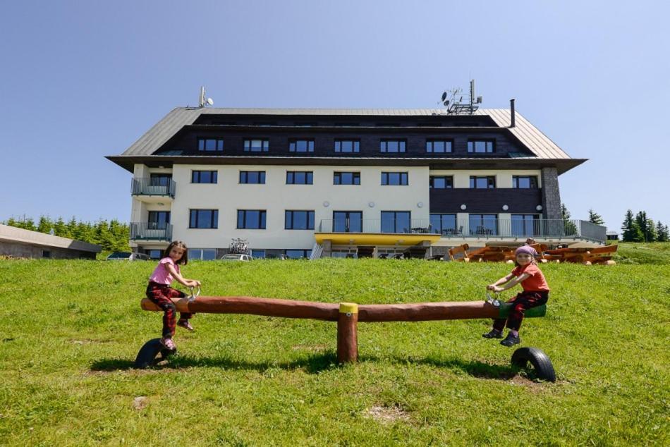Horsky Hotel Friesovy Boudy Strážné Extérieur photo