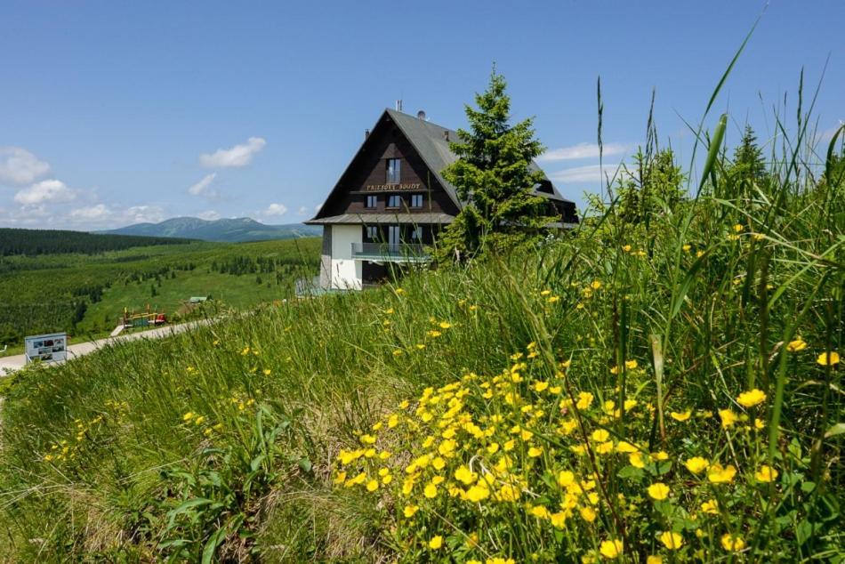 Horsky Hotel Friesovy Boudy Strážné Extérieur photo